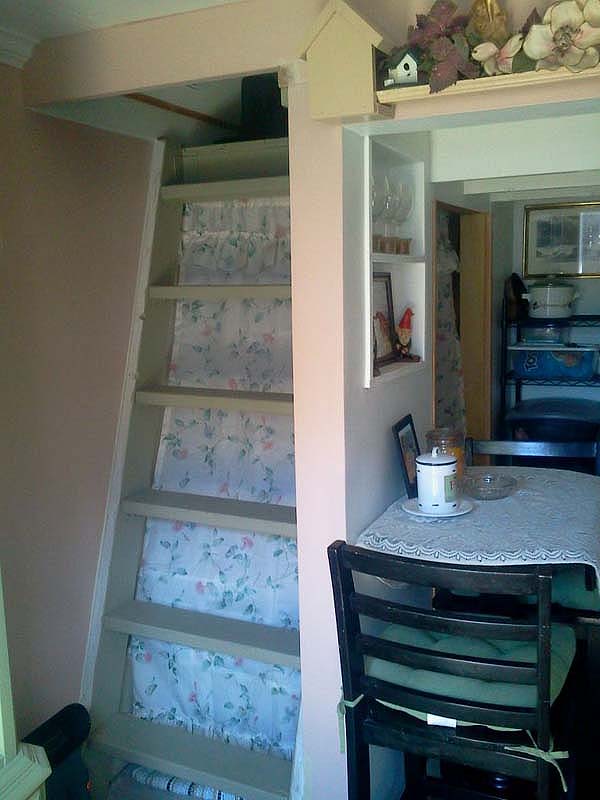 stairs to bedroom