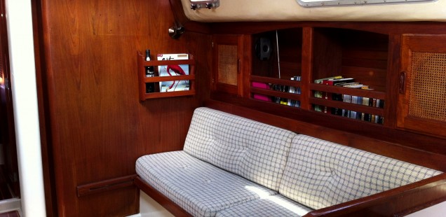cal-35-interior-starboard-settee-636x310