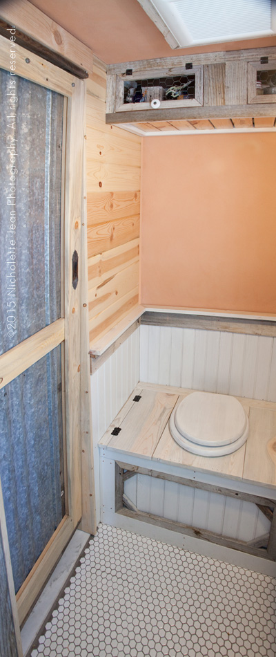 Tiny-Craftsman-House-toilet