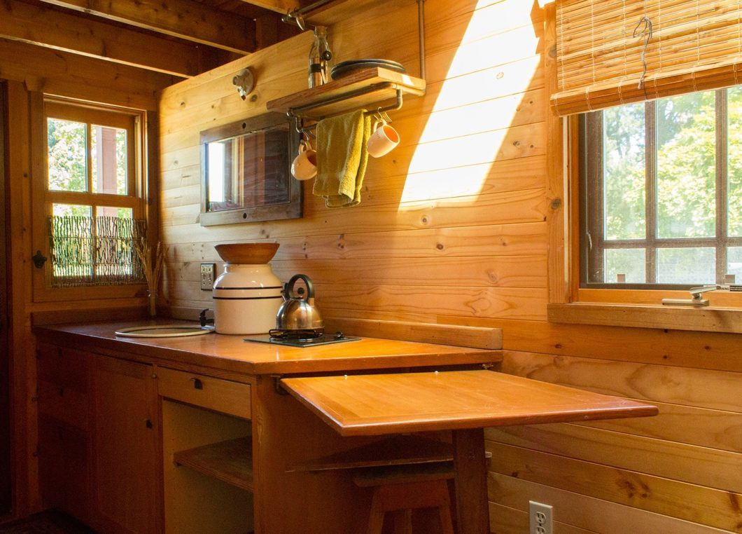 kozy-kabin-tiny-house-kitchen-table-up
