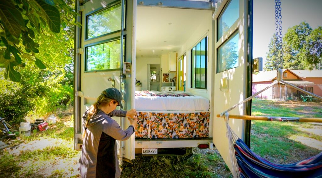 tiny container house on wheels